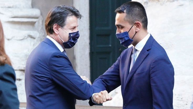 Di Maio a Conte: "Giudicare i talebani da azioni non dalle parole". Il leader 5S: "Sì al dialogo serrato, il regime si è dimostrato distensivo"