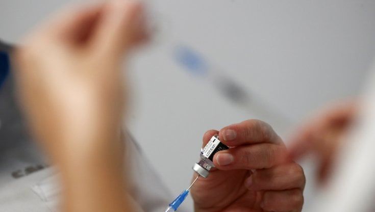 Terza dose, l'Ausl di Parma aumenta l’offerta: "Prenotate on line"