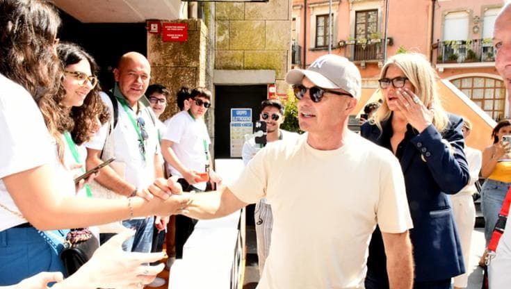 Taormina, Luca Zingaretti accolto da cori da stadio