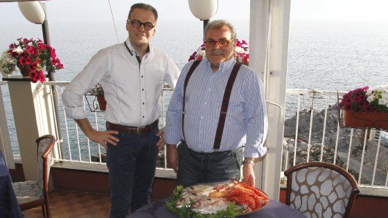 A Genova, fazzoletti di seta (al pesto) da manuale