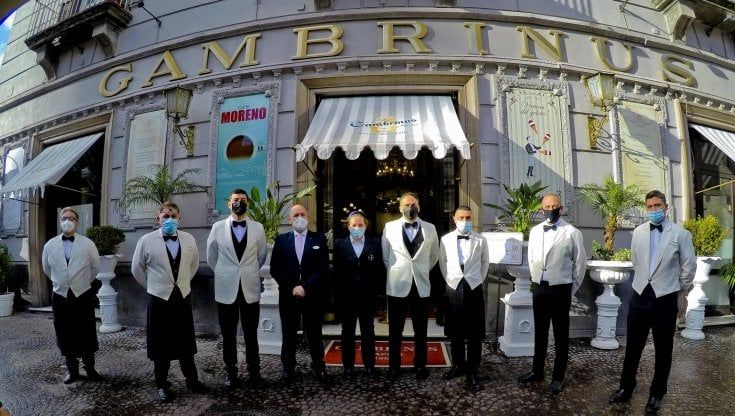 Napoli, riapre il Gambrinus 100 giorni dopo la chiusura: "Ci riproviamo" 