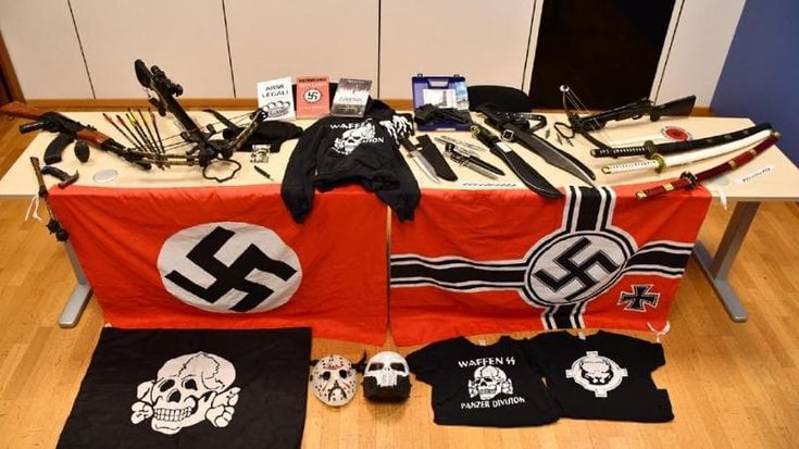 Mazze, lame e Mein Kampf: la rete neonazista di giovanissimi che progettava una “marcia su Roma”