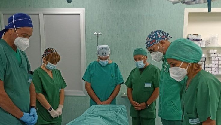 Turista americana muore dopo caduta sul Vesuvio, donati gli organi: l'inchino dei medici