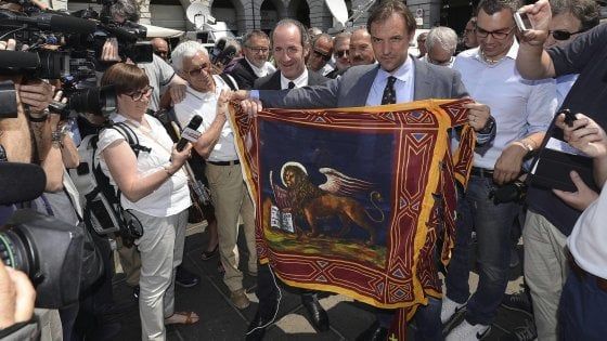 Lite sulla bandiera veneta: "Vietato imporre il Leone"