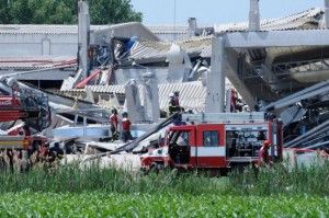 Operai morti sotto i capannoni<br />Quaranta gli indagati per i crolli