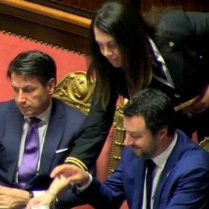 Sondaggi, la Lega vola ma non per tutti c'è il sorpasso sui 5 Stelle. Al centrodestra maggioranza assoluta dei seggi