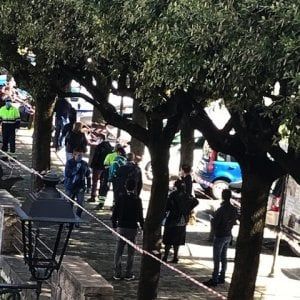 Padula, in fila in piazza per il tampone. L'opposizione: "E' propaganda"