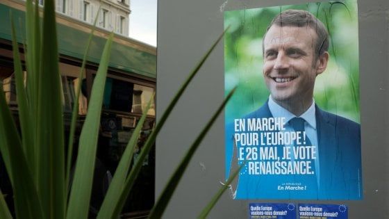 Francia, due grandi giornali regionali rifiutano l'intervista con Macron: "No alle revisioni sul testo" 