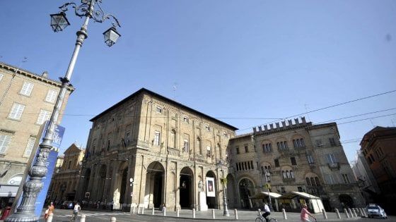 Parma, arriva l'obbligo di "bollino antifascista" per le associazioni 