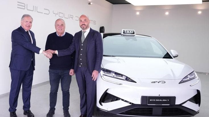 La app itTaxi sale a bordo delle auto Byd