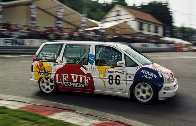 Peugeot 806, monovolume da corsa