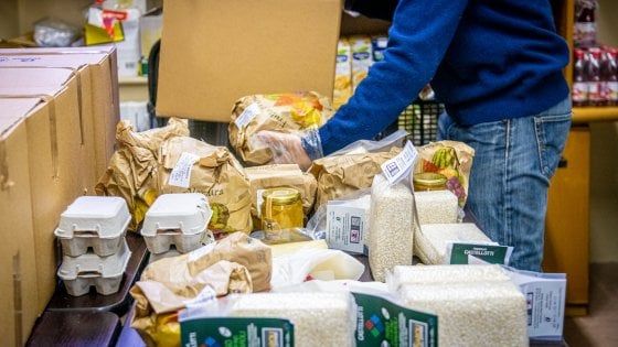 Coronavirus Roma, ticket per la spesa: primi intoppi. Domande online da stampare. In ritardo l'accredito sul conto