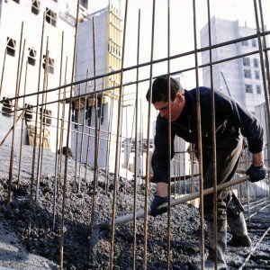 Edilizia, l'accusa dei costruttori Aniem: "Appalti pubblici poco trasparenti"