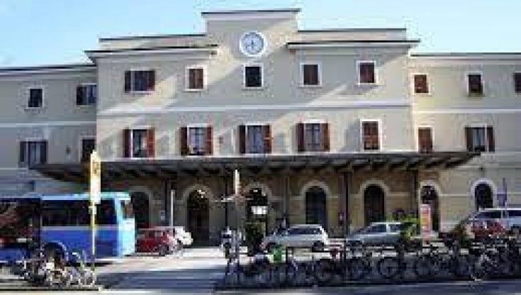 Empoli vieta l'alcol in zona stazione per un anno