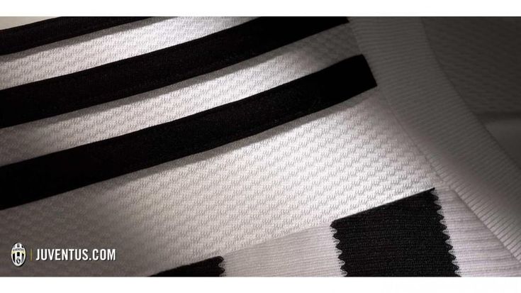 Juventus, le nuove maglie riscoprono il classico