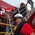 Migranti, Emergency salva 113 persone: fra i soccorritori anche il navigatore Giovanni Soldini
