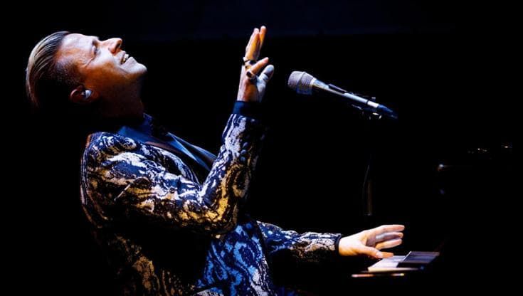Suggestioni tra swing, rock e country nel nuovo tour di Matthew Lee