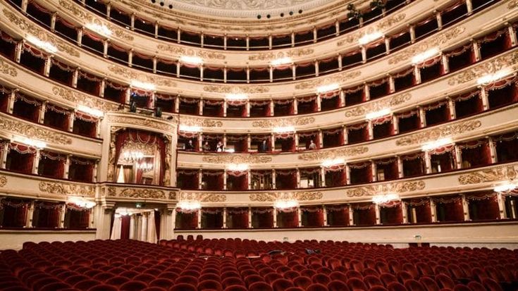 Teatro alla Scala, i vagiti di un bambino disturbano la prima della Cavalleria Rusticana: piccolo e genitori fatti allontanare dal sovrintendente Meyer