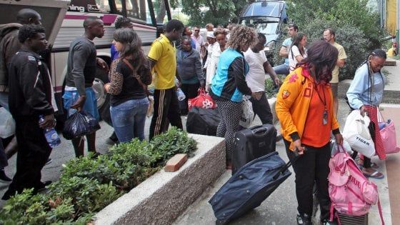 Profughi, Pizzarotti: "Ci sia distribuzione equa tra i Comuni, impegno di Parma sproporzionato"