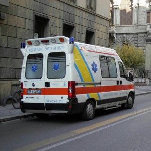 Tenta di rubargli l'auto e lo pesta, indagini a Palermo