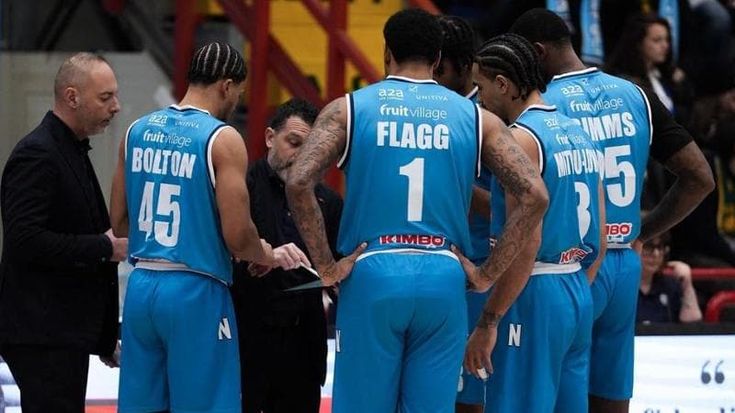 Basket, Napoli convince e passa a Sassari (78-84) contro l’ex Pullen
