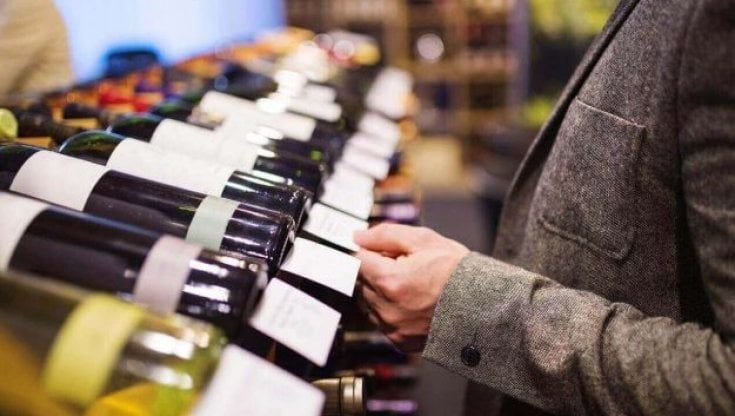 Vino e prezzi, i listini delle cantine a + 10/15% per coprire i costi. Ma è muro con la Gdo