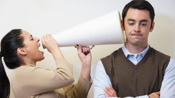 Fare il falso modesto con gli altri non funziona