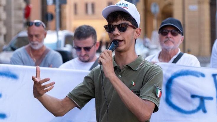 “Eterno”, l’influencer passato dalla Lega a Vannacci che invoca la remigrazione