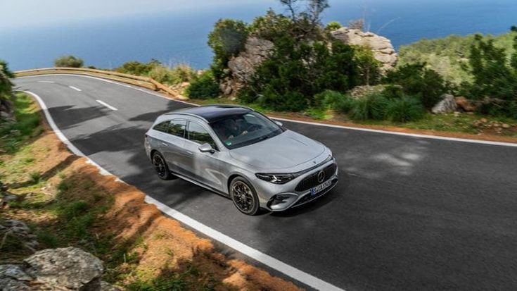 Mercedes CLA Shooting Brake, come va la prima station wagon elettrica del marchio