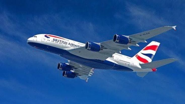 British Airways, allarme in volo per una crepa al finestrino: aereo diretto a Faro torna a Londra