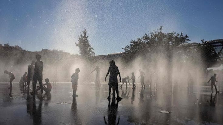 Spagna, Sánchez annuncia una rete di rifugi climatici per difendersi dal caldo