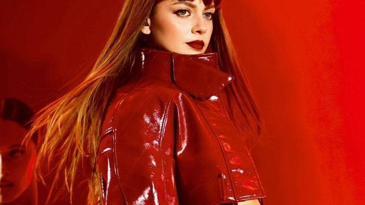 Annalisa, pop trasversale in tre atti tra hit e visual. “Sogno Raffaella Carrà”