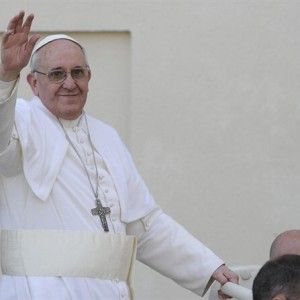 Papa: "Le famiglie non mangiano per pagare usurai, non &egrave; umano"