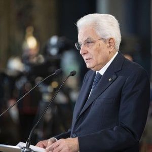Mattarella: "Le università sono l'antidoto all'odio e all'intolleranza". Fico: "Insulti a Verdelli e Berizzi non vanno sottovalutati"