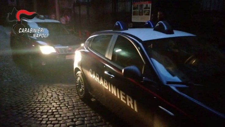 Interviene per sedare lite tra fratelli, 17enne accoltellato