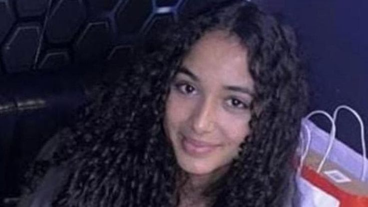 Il suicidio di Larimar, il fidanzato accusa: “Si prendevano gioco di lei. Chi si sente superiore a ragazzine deboli spero abbia capito”