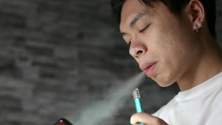 Tabacco riscaldato: bastano due stick per per danneggiare cuore e arterie e far salire la pressione
