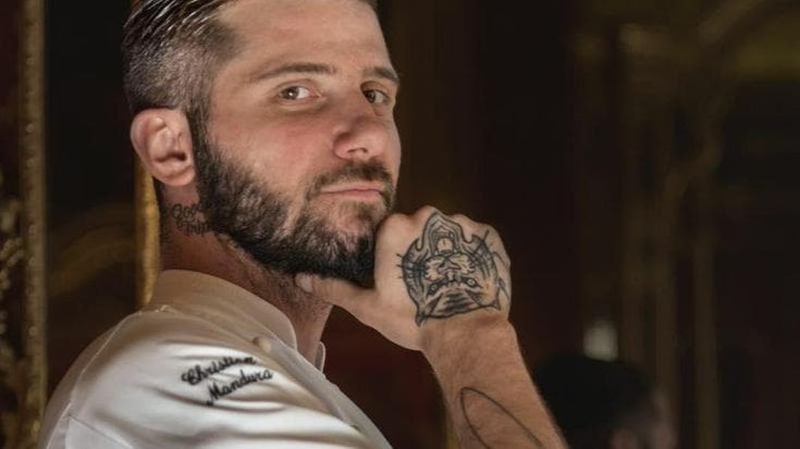 Christian Mandura, lo chef che cucina con l’intelligenza artificiale: “Viaggio ai confini del gusto”