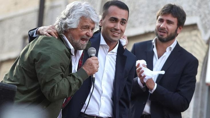 I tormenti cinquestelle visti da Di Maio: “Grillo rinunci al contratto da 300mila euro o sarà sempre subordinato a Conte”
