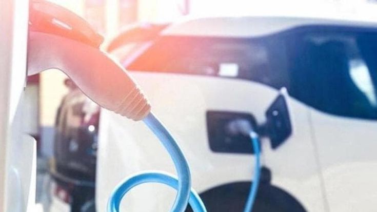 Bonus colonnine per le auto elettriche, via alle domande. Vale 1.500 euro per i privati e 8mila per i condomìni