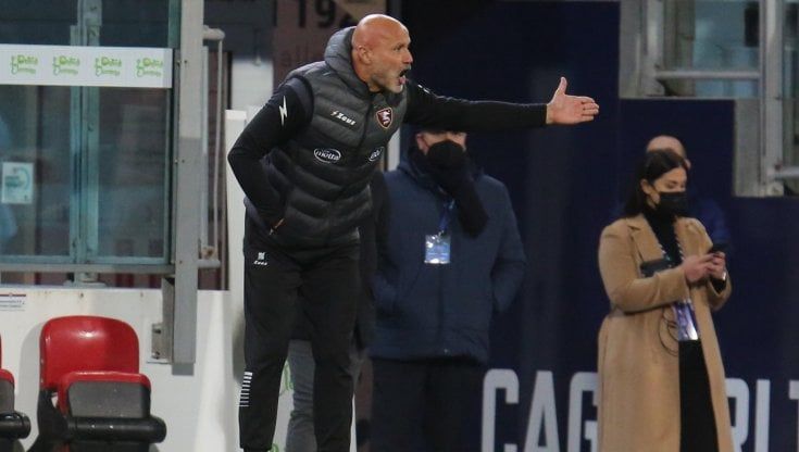 Salernitana, Colantuono: "Situazione resta complicata, continuiamo a perdere pezzi"