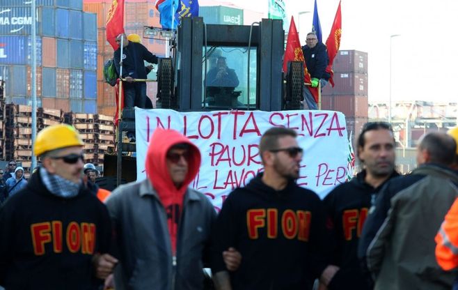 Genova, la protesta Ilva, operai in corteo