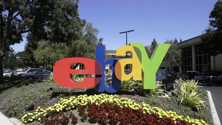 Scarpe da tennis, capsule per caffè, cellulari: boom dell’export italiano su eBay