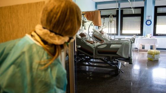 Coronavirus, i dati della protezione civile: 3.491 nuovi positivi, 683 morti. Ma il trend si conferma in calo 