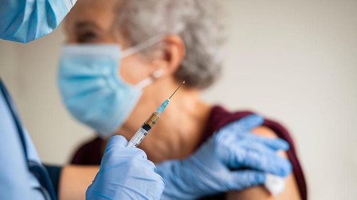 La virologa Chironna: “È il momento di vaccinare i più fragili. Occhio al fuoco di sant’Antonio”