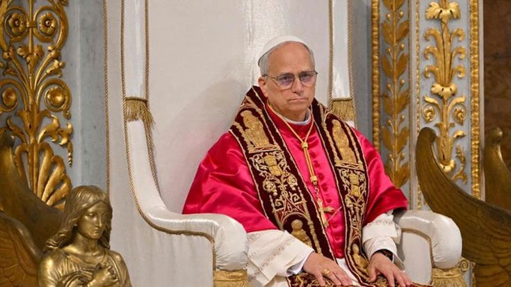 Leone XIV, appello all’ospitalità “verso tutti”. E torna a sorpresa nel suo ex ufficio da cardinale