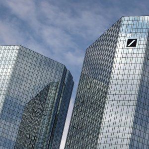 Deutsche Bank cambia volto, il mercato apprezza