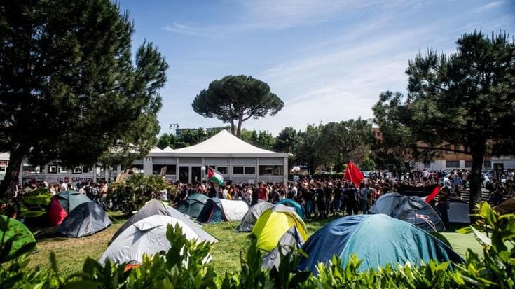 Camping di protesta negli atenei, gli studenti scrivono a Mattarella: “Presidente, venga nelle nostre tende”
