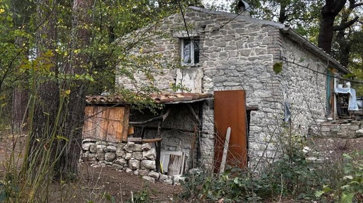 Famiglia nel bosco, la ristrutturazione è ferma. Non sono ancora state presentate le carte