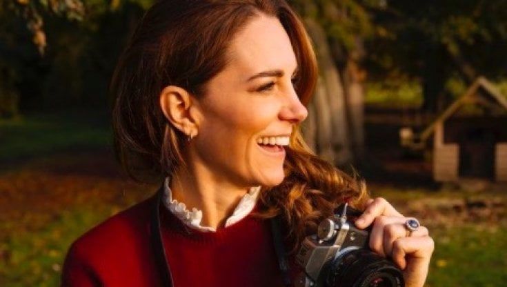 Kate Middleton, il colletto come Diana nel libro fotografico Hold Still 